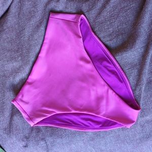 Left on Friday Hi Hi Bottom in Hot